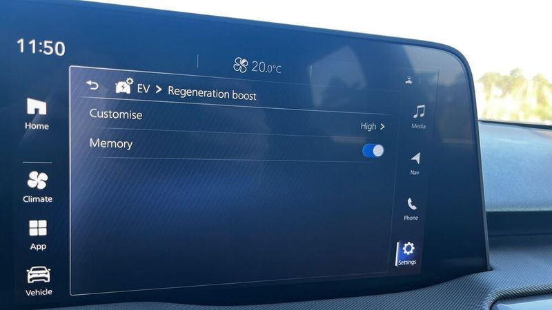 Die Stärke der Rekuperation lässt sich über den Touchscreen einstellen. (Bild: Simon – VCG)