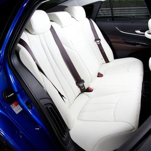 Hinten ist nun Platz für drei.(Bild:  Toyota)