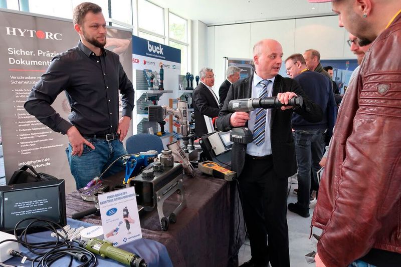Hytorc präsentierte seinen neuen Akku-Drehmoment-Schrauber Lion Gun Dual Speed. Er kann aufgrund seiner zwei Gänge Schraubverbindung schneller absenken und nach dem Umschalten auf ein hochpräzises Drehmoment exakt und dokumentiert anziehen. (Bild: D. Quitter - VCG)
