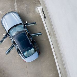 (BMW)