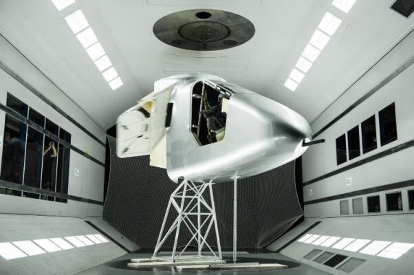 Das Cockpit der SI2 bei Tests im Windkanal. (Solar Impulse)