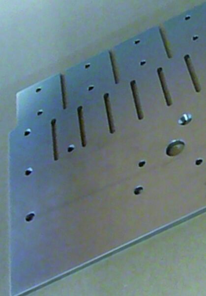 Die Schleifmaschine SBM-S 1500 kann die Oberfläche so bearbeiten, dass ein seidenmatter Glanz entsteht. (Archiv: Vogel Business Media)