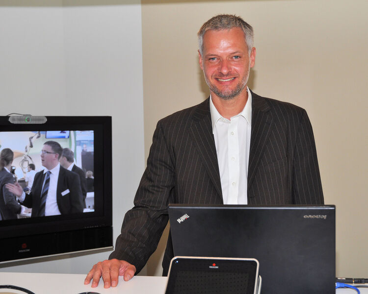 Andreas Bichlmeir, Leiter der UCC-Unit von Ingram Micro, ist sichtlich stolz auf den neuen Showroom. (Archiv: Vogel Business Media)