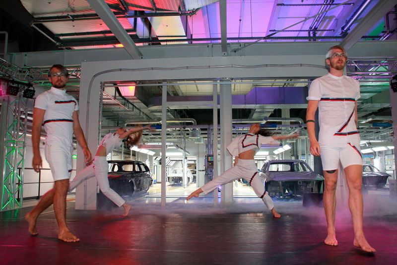 Showact bei der Inbetriebnahme der neuen Lackiererei im BMW-Werk München. (Itasse)