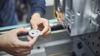 1zu1scale fertigt im Spritzguss hochwertige Serienbauteile für Medizintechnik-Spezialist Activoris. (Bild: Darko Todorovic)