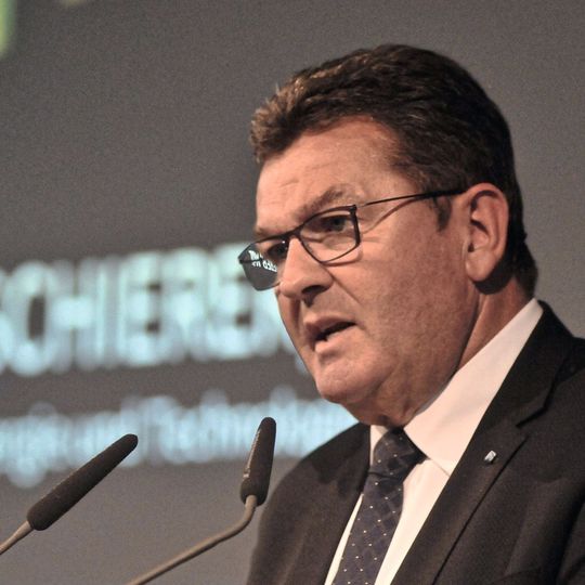 Der bayerische Wirtschaftsminister Franz Josef Pschierer forderte von Industrie und Politik auf dem sommerlichen Automobilempfang des Kfz-Gewerbes Bayern, „keine Verträge zulasten des Kfz-Gewerbes zu machen“.(Bild:  Zietz / »kfz-betrieb«)