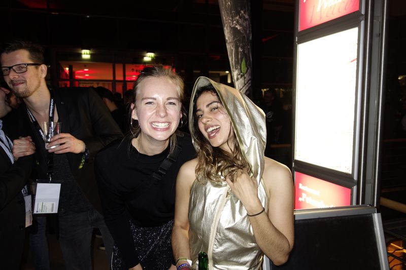 Nicole Laux, Schenker Technologies, mit Sara Lisa Vogl, Geschäftsführerin der VRBASE.Berlin. (Bild: IT-BUSINESS)