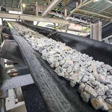 Wägezellen können verwendet werden, um ein sehr breites Spektrum an Materialgewichten auf Förderbändern zu messen. (Bild: Vega Grieshaber KG)