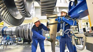 Würde der Maschinen- und Anlagenbau seinen Kunden nur noch effiziente Technik anbieten, könnten 30 Gigatonnen CO2 eingespart werden.  (Bild: © industrieblick - stock.adobe.com)