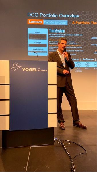 Gestärkt nach der ersten Kaffepause, geht es weiter mit dem Vortrag von Lenovo auf der Cloud-Keynote. (Vogel IT-Medien)