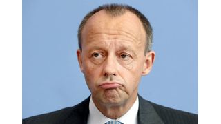 Abgestraft! Kein Grund zum lächeln hat die neue Bundesregierung unter Friedrich Merz. Denn eine Sonderbefragen unter Tausenden von Unternehmen, die vom Ifo-Institut initiiert wurde, brachte für die aktuelle Politik sozusagen die Schulnote vier ... (Bild: dpa)