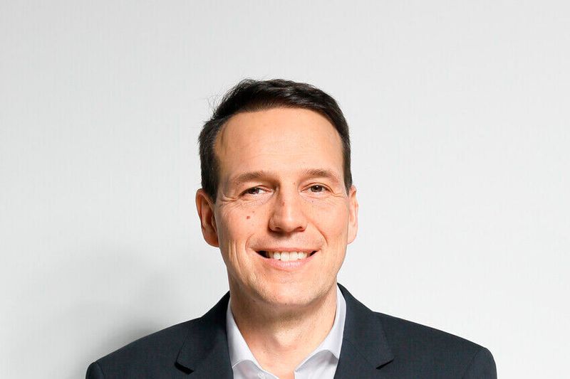 Mario Köhler, Präsident und Vorsitzender der Geschäftsführung von Toyota Deutschland, hält für 2025 noch an den 100.000 Pkw- und Nutzfahrzeugzulassungen fest – es fehlen noch 14.000 Einheiten zur Zielerreichung.(Bild:  Toyota)