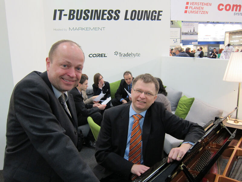 Ein Klavier, ein Klavier...mit Jörg-Stefan Schmitt (l.) und  Theo Reinerth (Brother) (IT-BUSINESS)