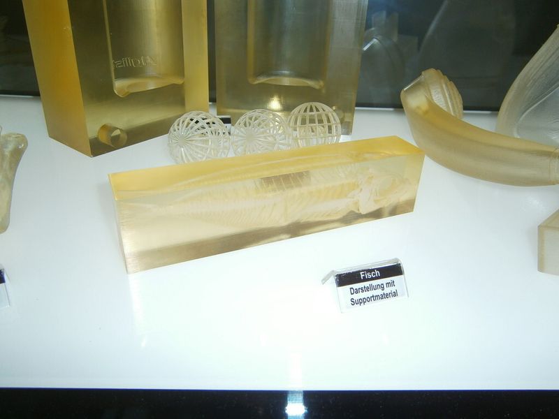 Und ab hier erleben Sie immer wieder, was es sonst noch so auf der Premiere der Moulding Expo zu erleben gab. Mit dabei sind ein Trabi, ein BMW i8, diverser Boliden der Formula Student, ein Rennsimulator, Bauteile, Werkzeugmaschinen und vieles Mehr...die Moulding Expo hat gemäß den Aussagen der Initiatoren ihr Versprechen erfüllt, der Branche eine neue, optimierte Präsentationsplattform zu bieten. (Bild: Königsreuther)