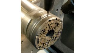 Die Lefo Formenbau hat gemeinsam mit MMC Hitachi Tool Bearbeitungsstrategien entwickelt, mit denen sich auch schwierig zerspanbare Materialien mit hochwertigen Vollhartmetall-Fräsern wirtschaftlich schruppen und bis auf Fertigmaß schlichten lassen. (Lefo/MMC Hitachi)