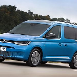 Nach 17 Jahren hat Volkswagen dem Caddy einer ernsthaften Frischzellenkur unterzogen.(Bild:  VW)
