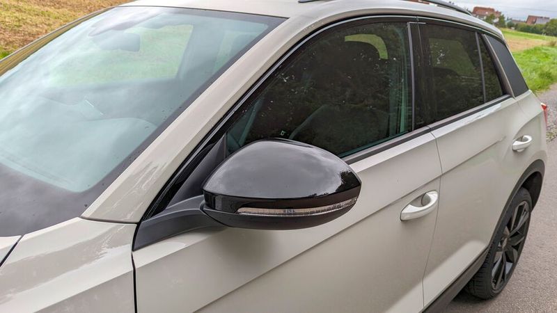 Der Testwagen hatte eine modisch graue Lackierung mit schwarz abgesetzten Details. (Bild: Rosenow – VCG)