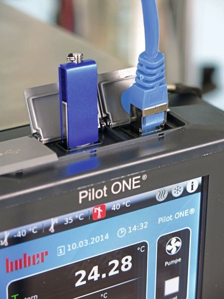 Abb. 3: Modelle mit Pilot One sind mit USB- und LAN-Anschlüssen für Fernsteuerung und Datenaufzeichnung ausgestattet. (Peter Huber Kältemaschinenbau)