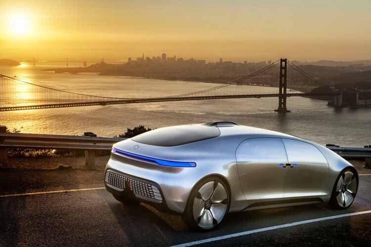 Der F 015 ist wie ein ICE für Vier auf Gummirädern mit Luxusabteil und Internet-Anbindung. (Foto: Daimler)