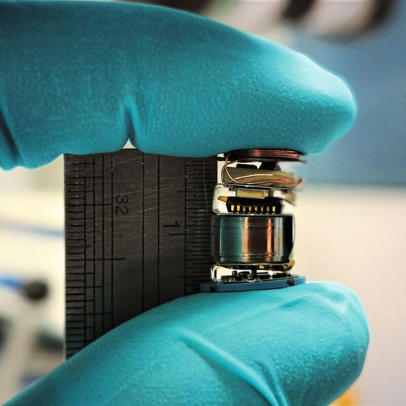 Das Kernstück der Spektroskopie-Kapsel beinhaltet das System-in-Package, eine flexible Leiterplatte und eine Keramikplatte.