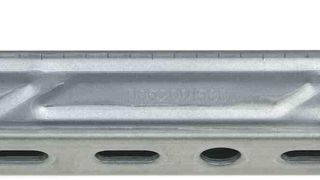 Die von Adolf Würth und Profilmetall gemeinsam entwickelte Montageschiene wird bei gleichen technischen Eigenschaften und Belastungswerten gegenüber dem bisherigen Modell mit 25 Prozent weniger Material gefertigt. (Bild: Würth)