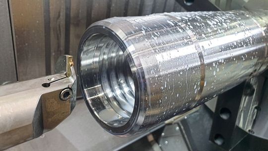 Eine Multifunktionsstechplatte «TDXU 3E-0.3» von Ingersoll kann bei Sysbohr für Gewinde in allen Grössen eingesetzt werden und löst damit gleich mehrere Sonder-Gewindeplatten eines anderen Herstellers ab.(Bild:  Ingersoll)