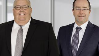 Uwe Imbach (li.), General Manager Zentraleuropa, und Sascha Schüren, Vertriebsleiter Deutschland, koordinieren die reibungslose Zusammenarbeit mit den Händlern. (Car-Garantie)
