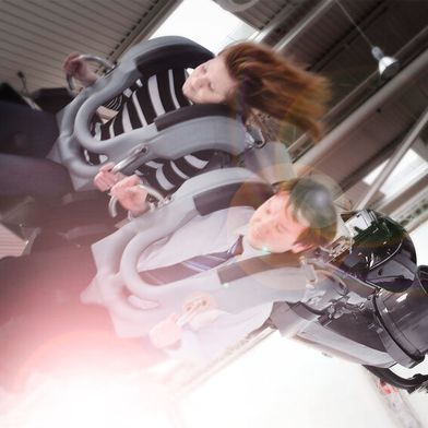 Ran an die Technikkarriere! Denn im Rahmen der Sonderschau Bildung zur EMO 2025 können junge Leute modern Technik hautnah und mit Spaßfaktor erleben. Einen besonderen Leckerbissen bietet dazu etwa der Robocoaster von Kuka (Halle 6, Stand F23). (Bild: Kuka)