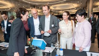 Beim jährlichen Innovatorentreffen zeigen die Erfinderinnen und Erfinder der Endress+Hauser Gruppe ihre Entwicklungen. (Bild: Endress+Hauser)