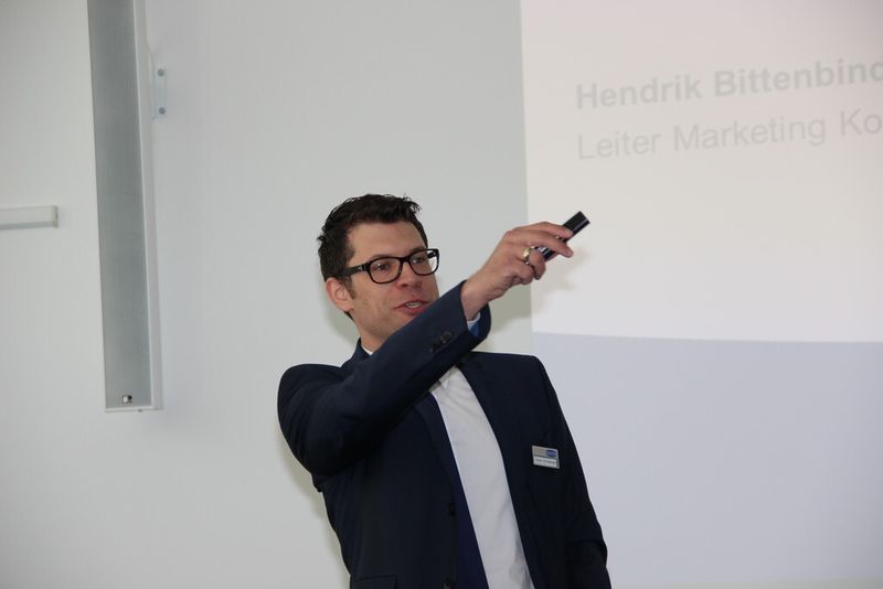 Hendrik Bittenbinder, Leiter Marketing Kommunikation bei J. Schmalz, bei der Eröffnung der J. Schmalz-Pressetage. (Bild: Sonnenberg)