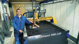 Flexibler und wirtschaftlicher: Josef Schiller kann dank seiner Investition in eine Feinplasmaschneidanlage inzwischen sehr kurzfristig bis 30 mm dicke Bleche schneiden.    (Bild: Microstep)