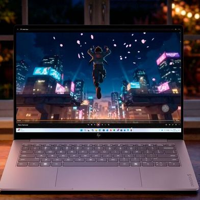 HP setzt beim Omnibook 5 Intels günstige Wildcat-Lake-Prozessoren ein. Trotz 2K-OLED-Display und Alugehäuse soll das Einstiegsmodell mit 8 GB RAM und 256-GB-SSD bereits ab 699 Euro (UVP) erhältlich sein. (Bild: HP)