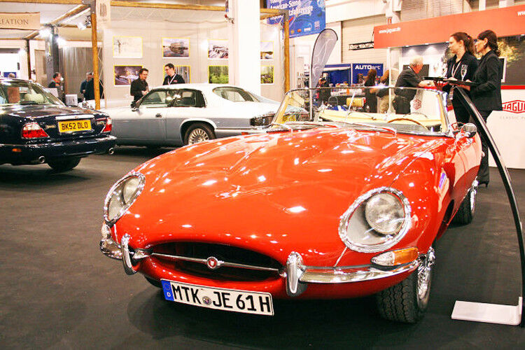 Unsterbliche Legende: Der Jaguar E-Type von 1967 wurde nicht erst als Dienstwagen von Geheimagent James Bond 007 zur Berühmtheit. (Foto: Techno Classica)