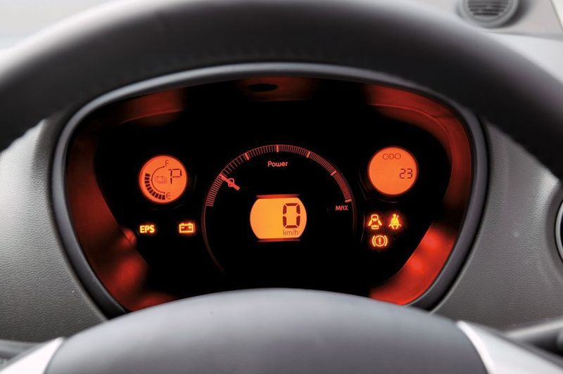 Konsequent wird der Umweltschutz beim jüngsten Mitsubishi auch im Innenraum fortgesetzt. Durch die Verwendung von Bambusfasern statt herkömmlichem Kunststoff wird bereits während der Produktion der Materialien der CO2-Ausstoß gesenkt. Bild: Mitsubishi (Archiv: Vogel Business Media)