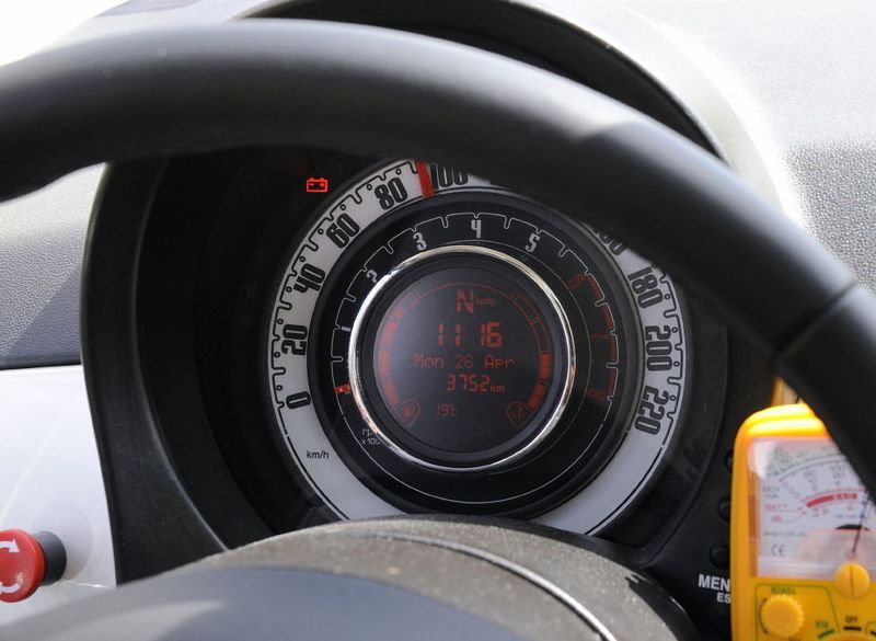 Der umgebaute Fiat 500 ist Dank eines Drehmoments von 314 Nm ein wahres Beschleunigungswunder. In der Spitze erreicht der schnittige Kleinwagen 160 km/h (Archiv: Vogel Business Media)