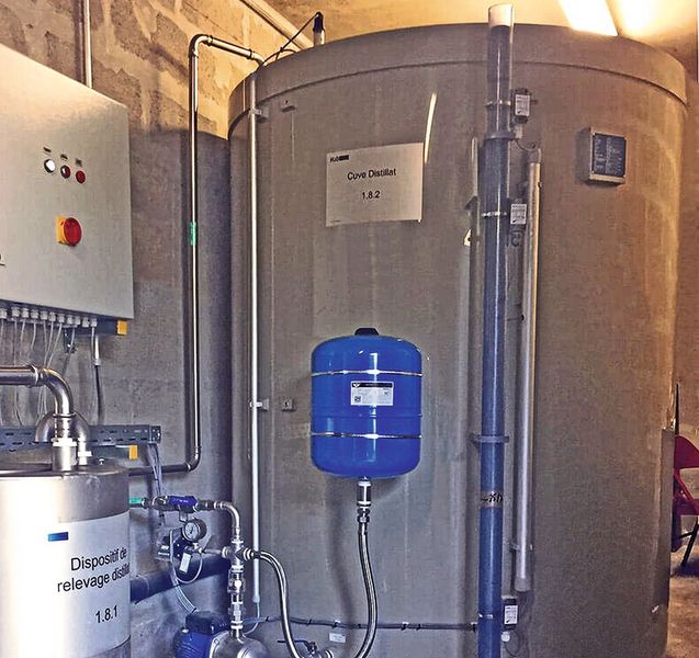 Lagerung des Destillats mit Verdichter zur Wiederverwendung des gereinigten Wassers. (Bild: H2O)