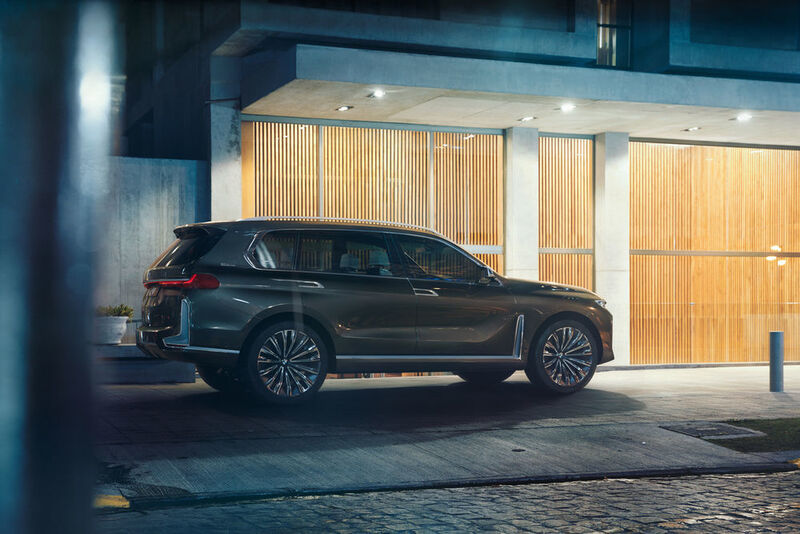 Der X7 Concept i-Performance ist als Plug-in-Hybrid konzipiert. (BMW)