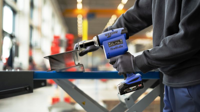 Der FireBirdie wurde für Montagesituationen mit begrenztem Bauraum entwickelt.(Bild:  Gesipa)