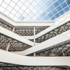 5.000 Fahrzeugentwickler sollen in dem futuristischen Komplex künftig arbeiten.(Bild:  BMW)