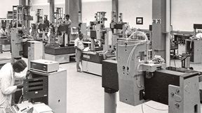 Blick in die industrielle Messtechnik bei Carl Zeiss im Jahr 1977. (Zeiss IMT)