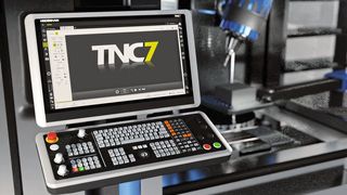 Die Oberfläche der TNC7 wurde neu entwickelt, läuft auf einer leistungsfähigen Hardware und einem entspiegeltem 24'' Full-HD-Bildschirm. (Bild: Heidenhain)