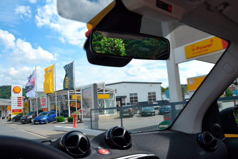 Jedoch braucht es dann doch einen Tankstopp an der Shell-Tankstelle beim Opel-Händler. (Michel / »kfz-betrieb«)
