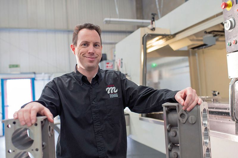 Tony Fairbairn, einer der langjährigen Maschinenbediener bei der JSW Group, ließ sich mit Haas-Maschinen zur Rückkehr überreden. (Bild: Haas)