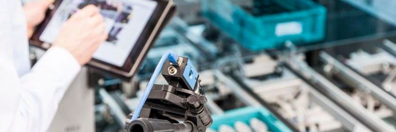 Mit der „Smarten Systemoptimierung“ erfolgt eine technisch detaillierte und zugleich automatisierte Auswertung von Stillstandsursachen und Fehlerzusammenhängen in einer Produktionslinie. (Bild:  Fraunhofer IPA/Rainer Bez)