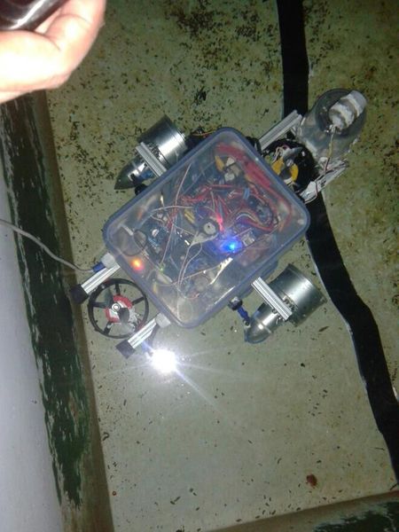 Coconut Pi: Kurz vor dem Wettbewerb wollten wir schon aufgeben, weil das Gehäuse nicht wasserdicht war - eine einfache Plastikbox war die Lösung (Bild: CoconutPi-Entwickler)