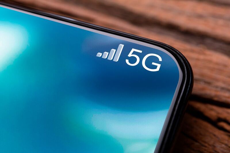 While being more powerful and functional than earlier standards, 5G also demands more power and better performance from its power electronics hardware. ((C) Andrey Popov - AdobeStock)