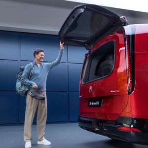 Die Scheibe der Heckklappe lässt sich getrennt Öffnen.(Bild:  Mercedes-Benz)