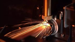 Die Lasermikrobearbeitung von Aerotech kombiniert modernste Laser-, Bewegungs- und Steuerungstechnik. Präzise Prozesse und reproduzierbare Ergebnisse bilden die Grundlage für Anwendungen in der Medizintechnik und Mikroelektronik. (Bild: Aerotech)