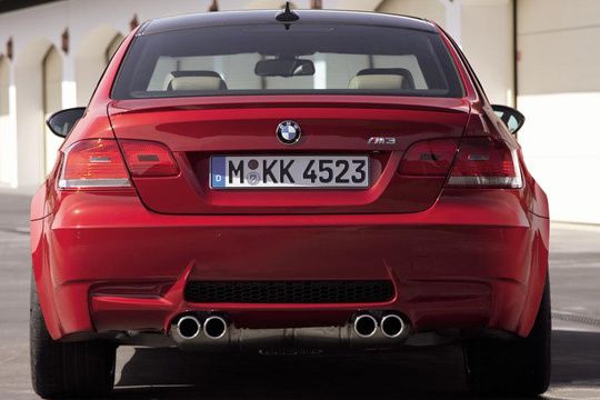 M3-Fahrer sind nicht nur im Straßenverkehr unterwegs. Der BMW ist auch bei Motorsportbegeisterten beliebt, da er auf trockener Rennstrecke kaum zu bremsen ist. (Archiv: Vogel Business Media)