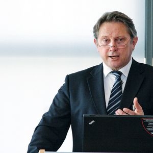 Prof. Dr. Peter Nyhuis, Leiter des IFA, Leibniz-Universität Hannover: "Das Thema wandlungsfähige Produktionssysteme hat in der Industrie einen Nerv der Zeit getroffen."